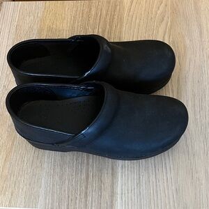 Dansko women’s clogs